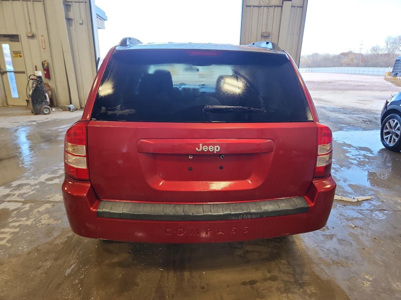 2008 Jeep Compass Sport VIN: 1J8FT47W28D705415 Lot: 90346925