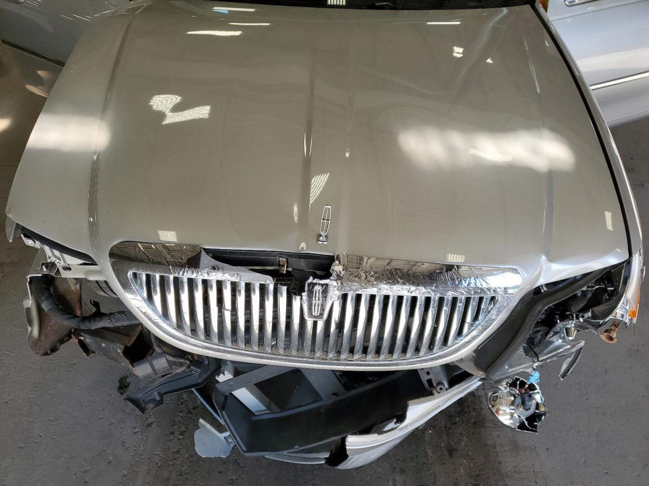 2004 Lincoln Town Car Ultimate VIN: 1LNHM83W74Y639579 Lot: 92452075