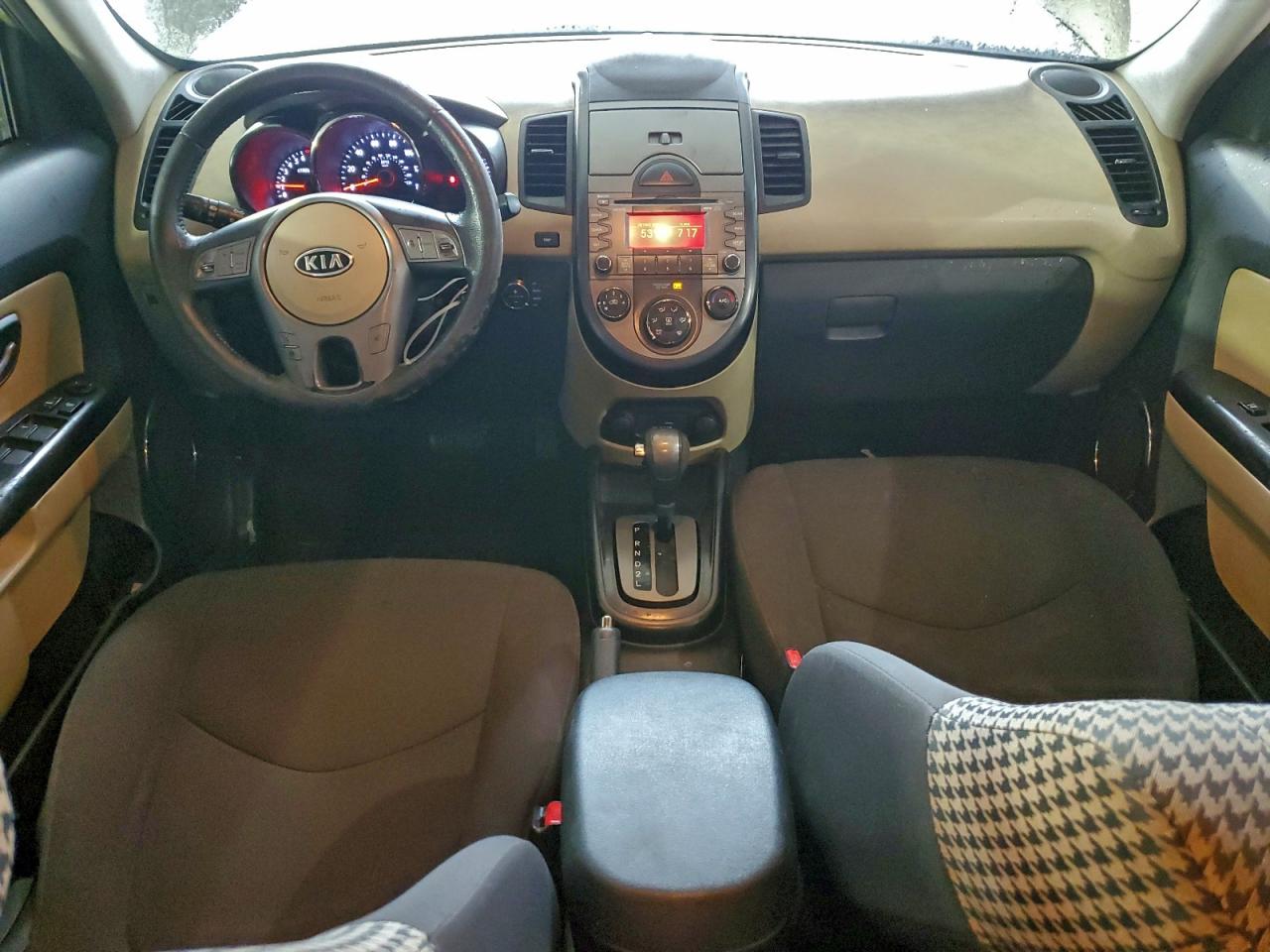 2010 Kia Soul + VIN: KNDJT2A2XA7099748 Lot: 93117625