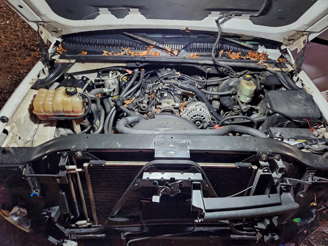 2002 Chevrolet Tahoe C1500 VIN: 1GNEC13Z52R235965 Lot: 93934315