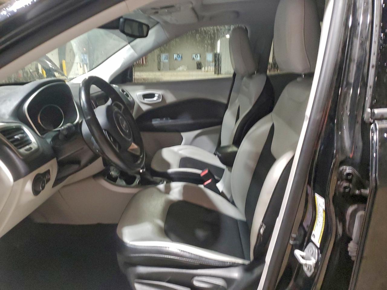 2018 Jeep Compass Latitude VIN: 3C4NJDBB8JT436477 Lot: 94780295