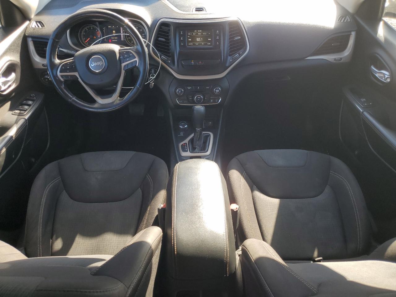 2016 Jeep Cherokee Latitude VIN: 1C4PJMCB2GW210333 Lot: 92197185