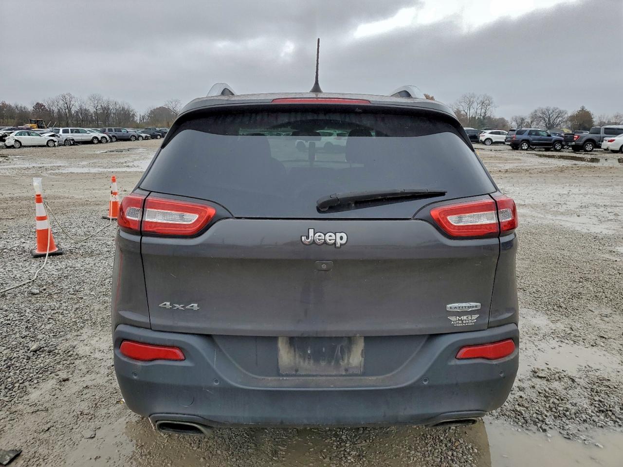 2016 Jeep Cherokee Latitude VIN: 1C4PJMCS1GW245445 Lot: 92267015