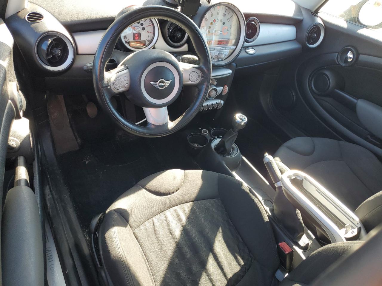 2009 Mini Cooper VIN: WMWMF33529TU71553 Lot: 92333375