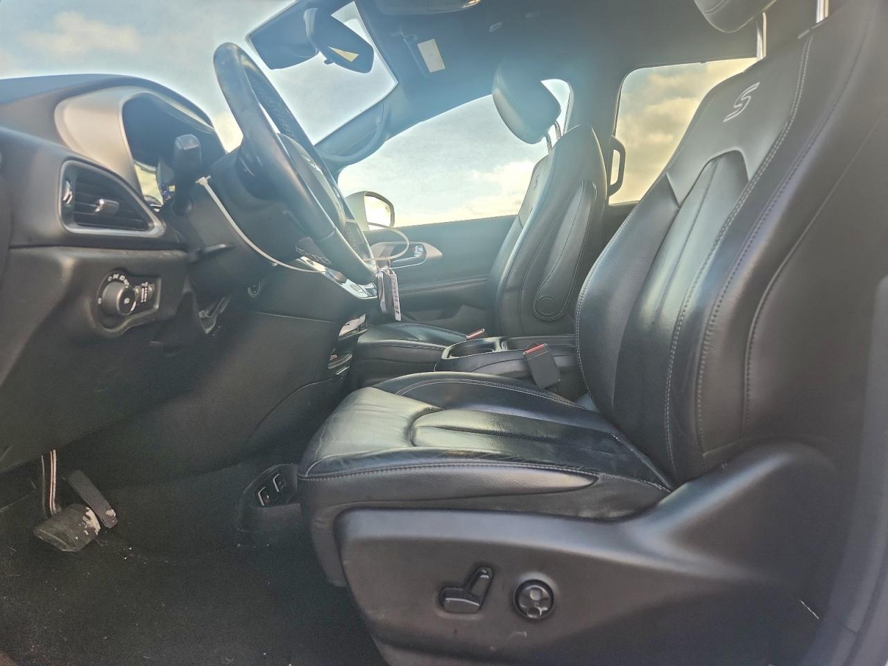 2018 Chrysler Pacifica Touring L VIN: 2C4RC1BG9JR354279 Lot: 92369195