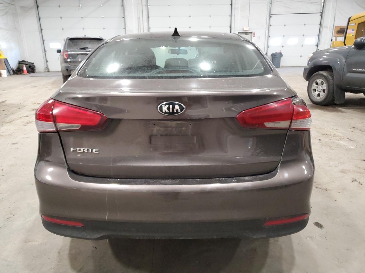 2017 Kia Forte Lx VIN: 3KPFL4A7XHE009926 Lot: 93548555