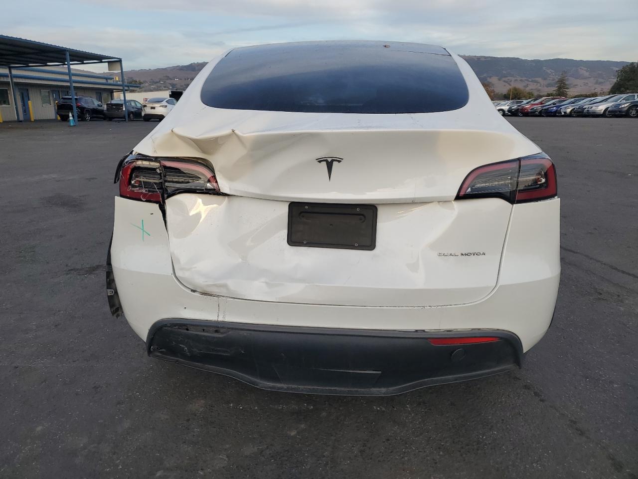 2023 Tesla Model Y VIN: 7SAYGDEE0PF588796 Lot: 92389005