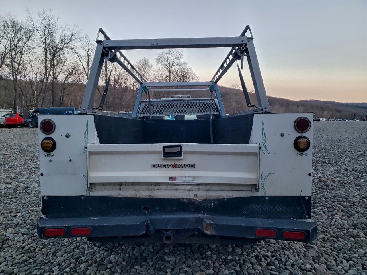 2011 Ford F350 Utility / Service Truck VIN: 1FDRF3H62BEA33387 Lot: 94233225