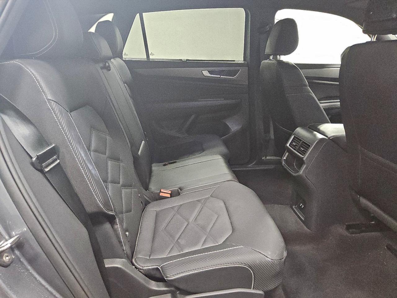 Фото: 1V2HE2CA4SC204398