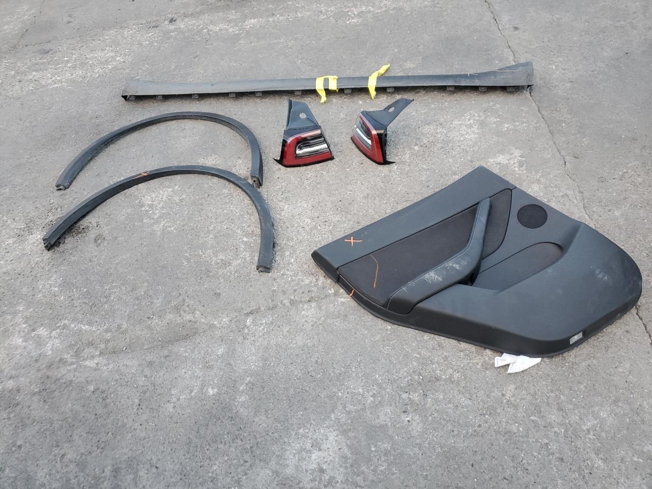 2022 Tesla Model Y VIN: 7SAYGDEE3NF360692 Lot: 92936175