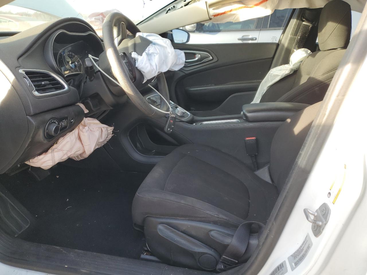 2015 Chrysler 200 Limited VIN: 1C3CCCAB1FN657363 Lot: 91494485