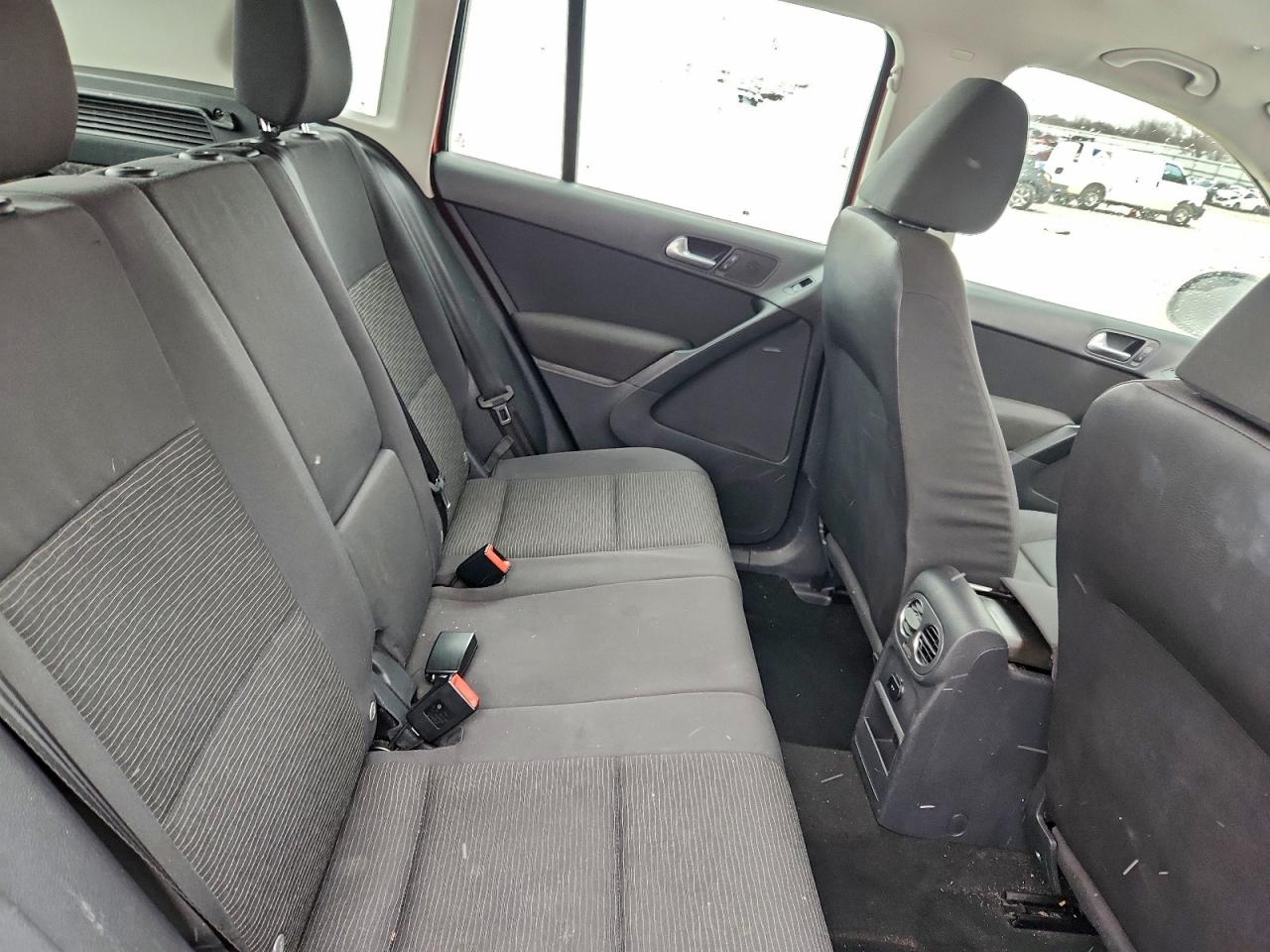 2015 Volkswagen Tiguan S VIN: WVGAV7AX5FW098048 Lot: 94545385