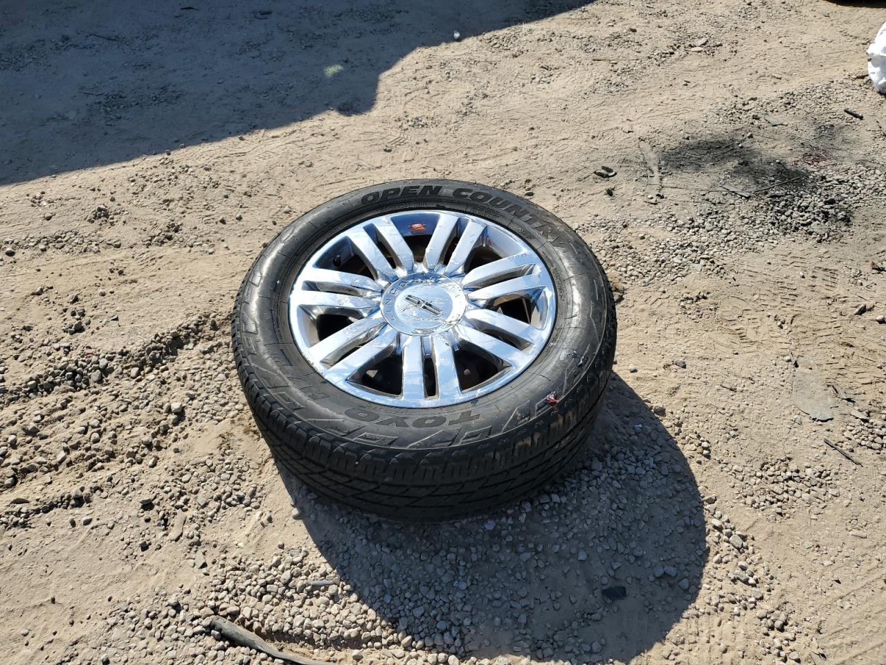 2010 Lincoln Navigator VIN: 5LMJJ2H58AEJ10725 Lot: 92618685