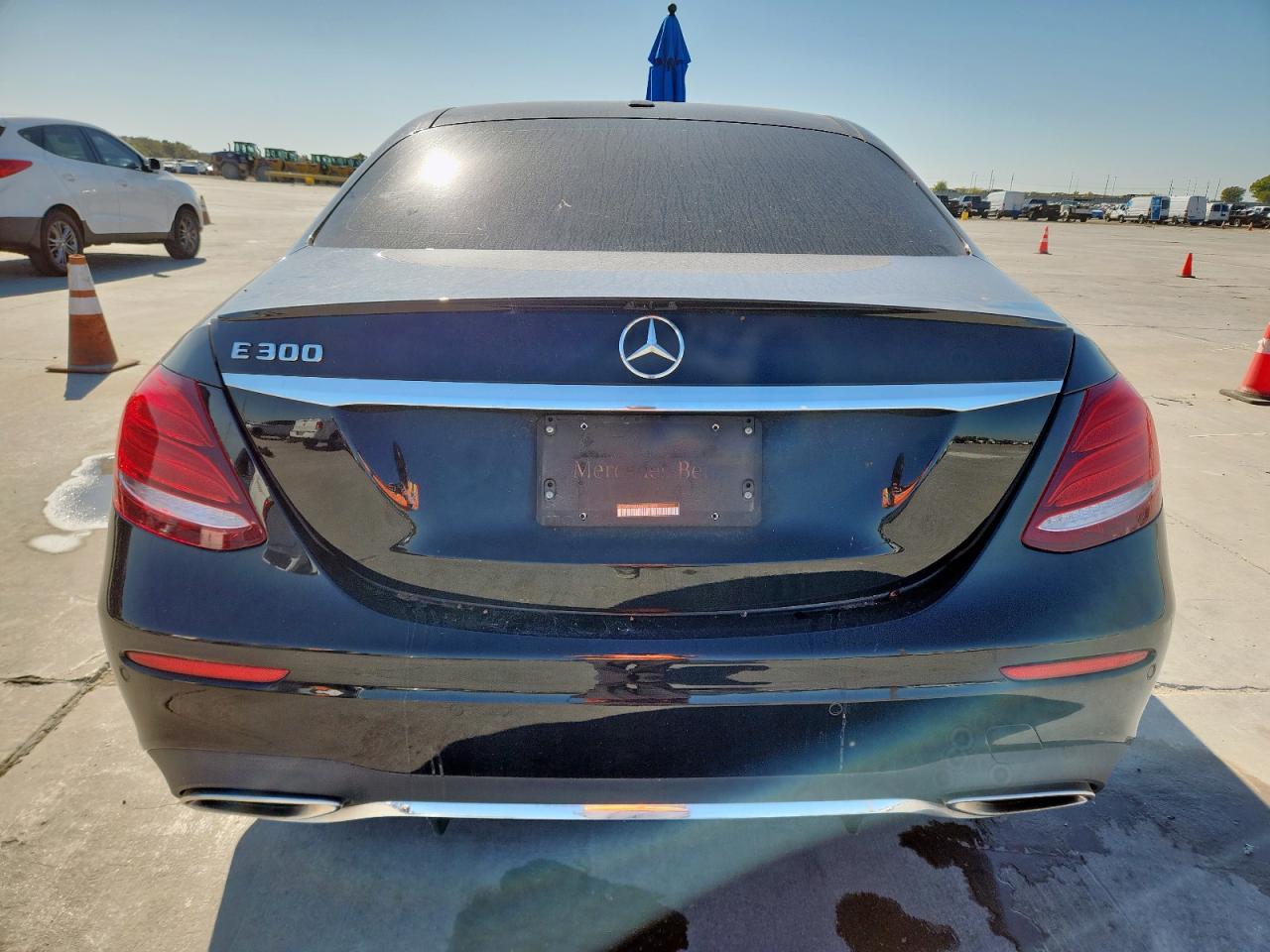 2019 Mercedes-Benz E 300 VIN: WDDZF4JB2KA581808 Lot: 92066045