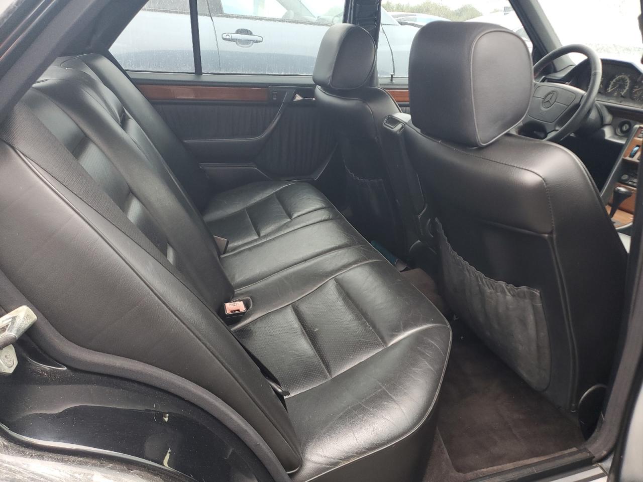 1994 Mercedes-Benz E 320 VIN: WDBEA32E4RC124781 Lot: 85058675