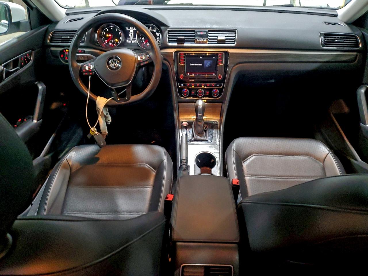 2018 Volkswagen Passat Se VIN: 1VWBA7A38JC045966 Lot: 93783435