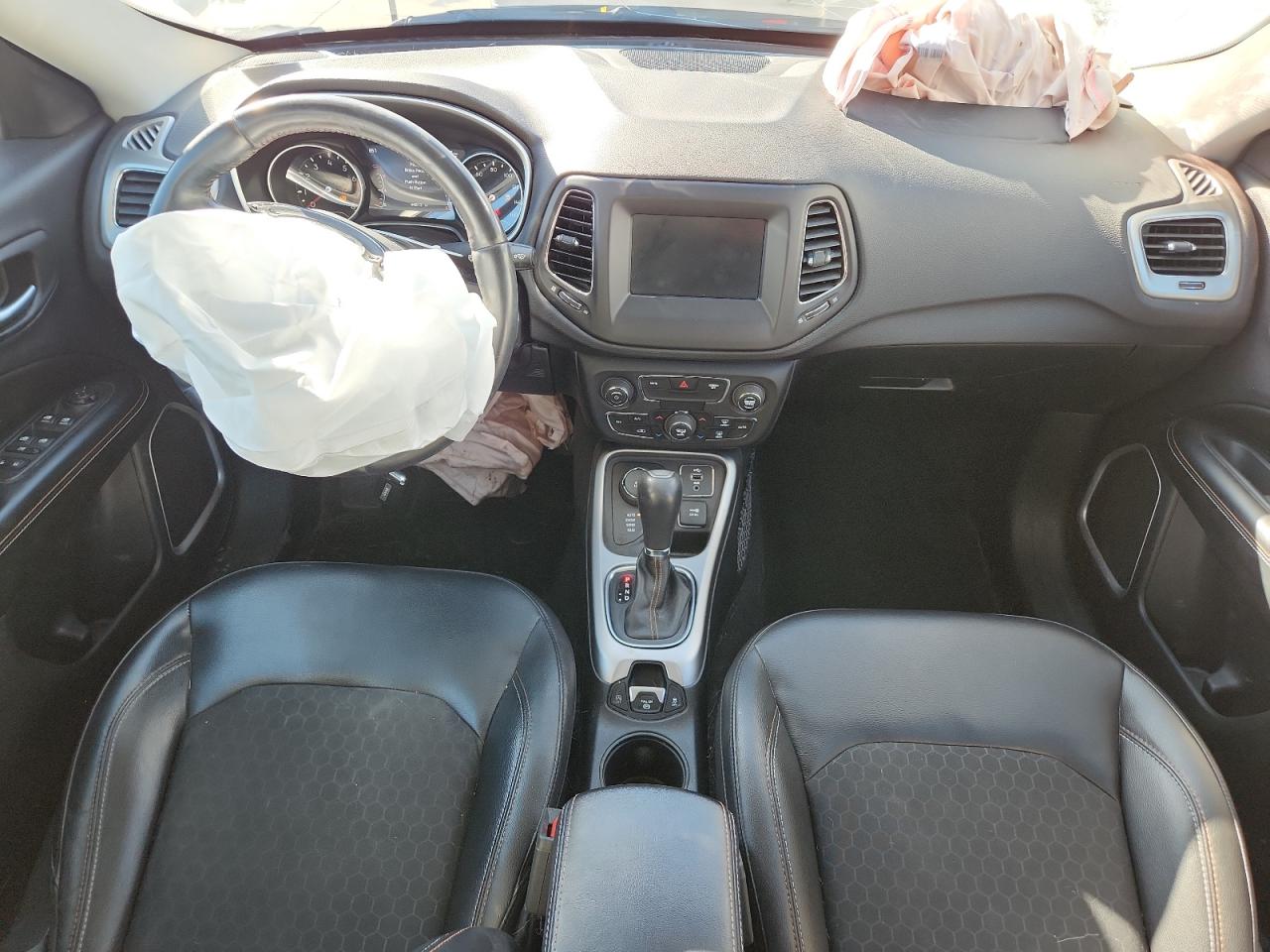 2018 Jeep Compass Latitude VIN: 3C4NJDBB1JT239120 Lot: 92514255