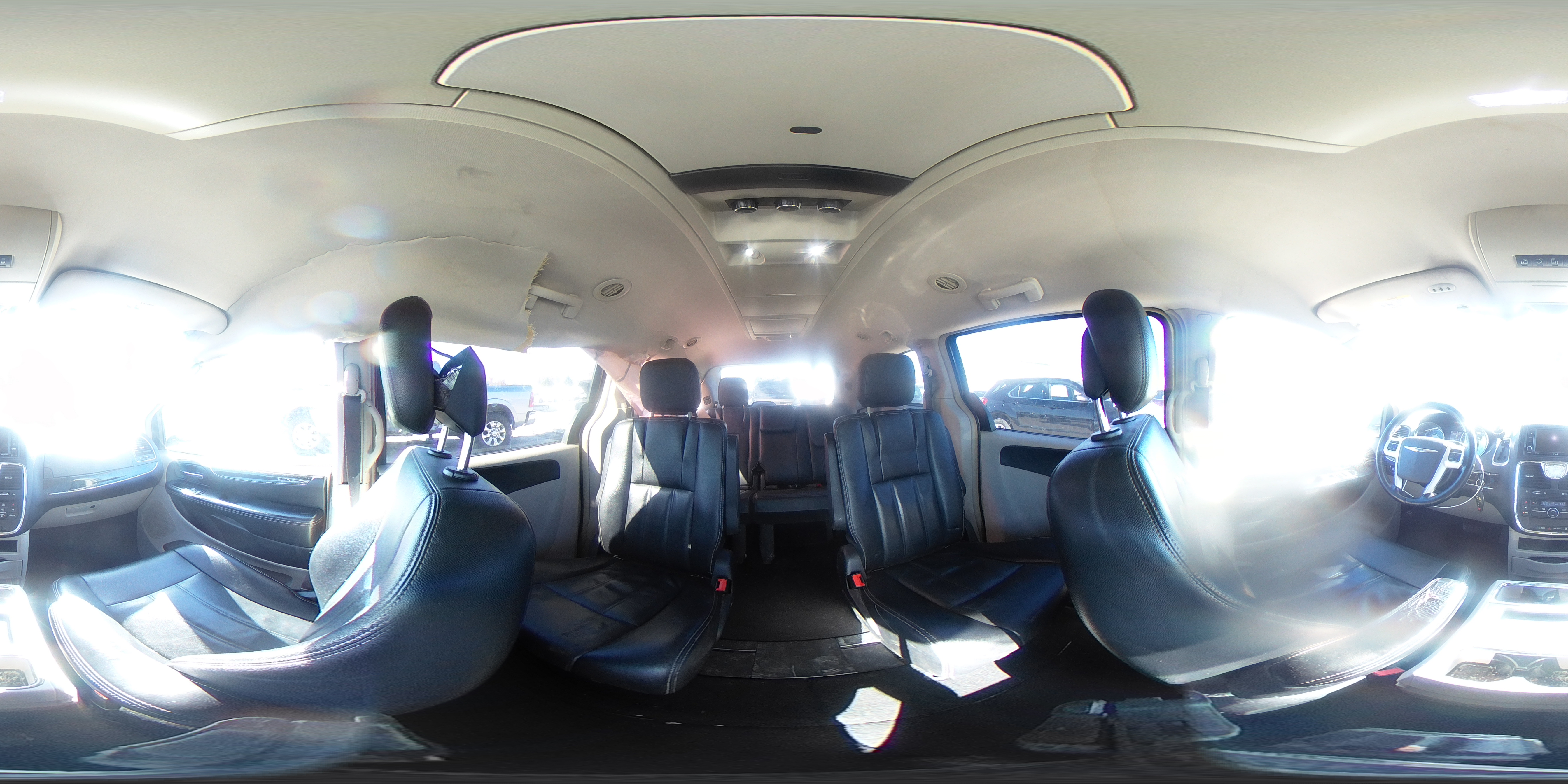 2015 Chrysler Town & Country Touring VIN: 2C4RC1BGXFR637586 Lot: 92186755