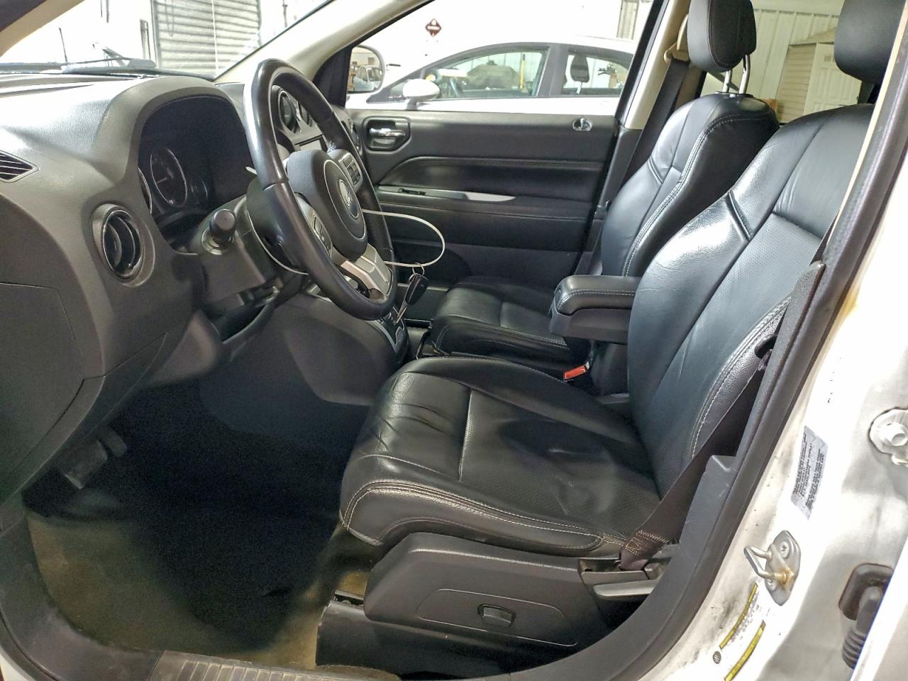 2017 Jeep Compass Latitude VIN: 1C4NJDEB2HD109522 Lot: 94155335