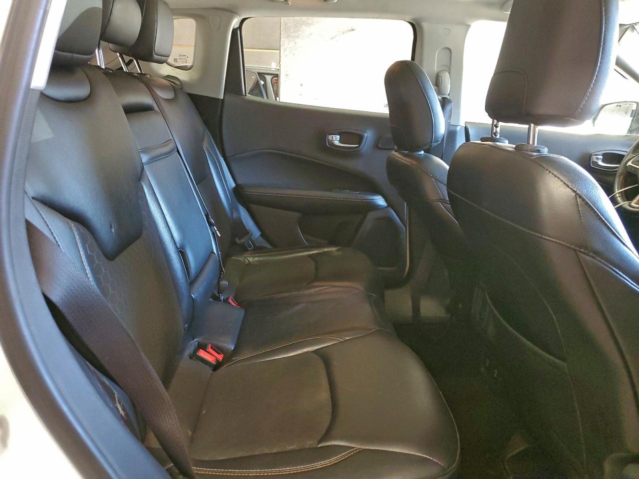 2018 Jeep Compass Latitude VIN: 3C4NJCBB1JT420423 Lot: 93304535