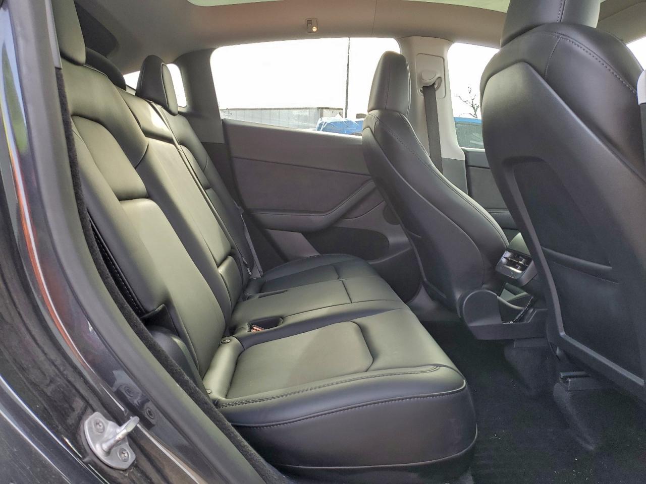 2024 Tesla Model Y VIN: 7SAYGDEE5RF024919 Lot: 93491305