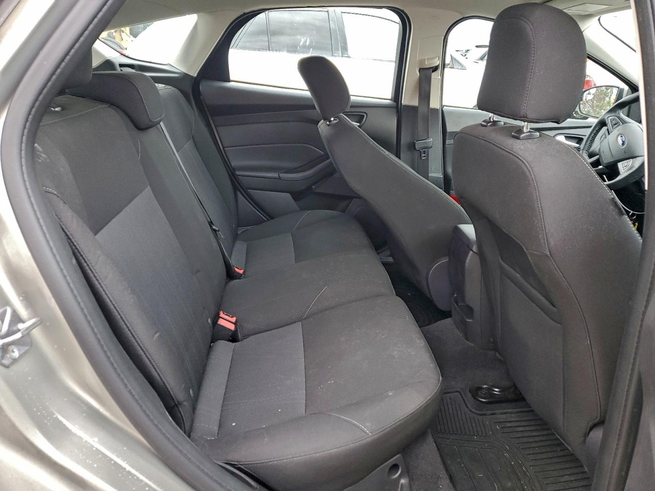 2016 Ford Focus Se VIN: 1FADP3K20GL237468 Lot: 94626415