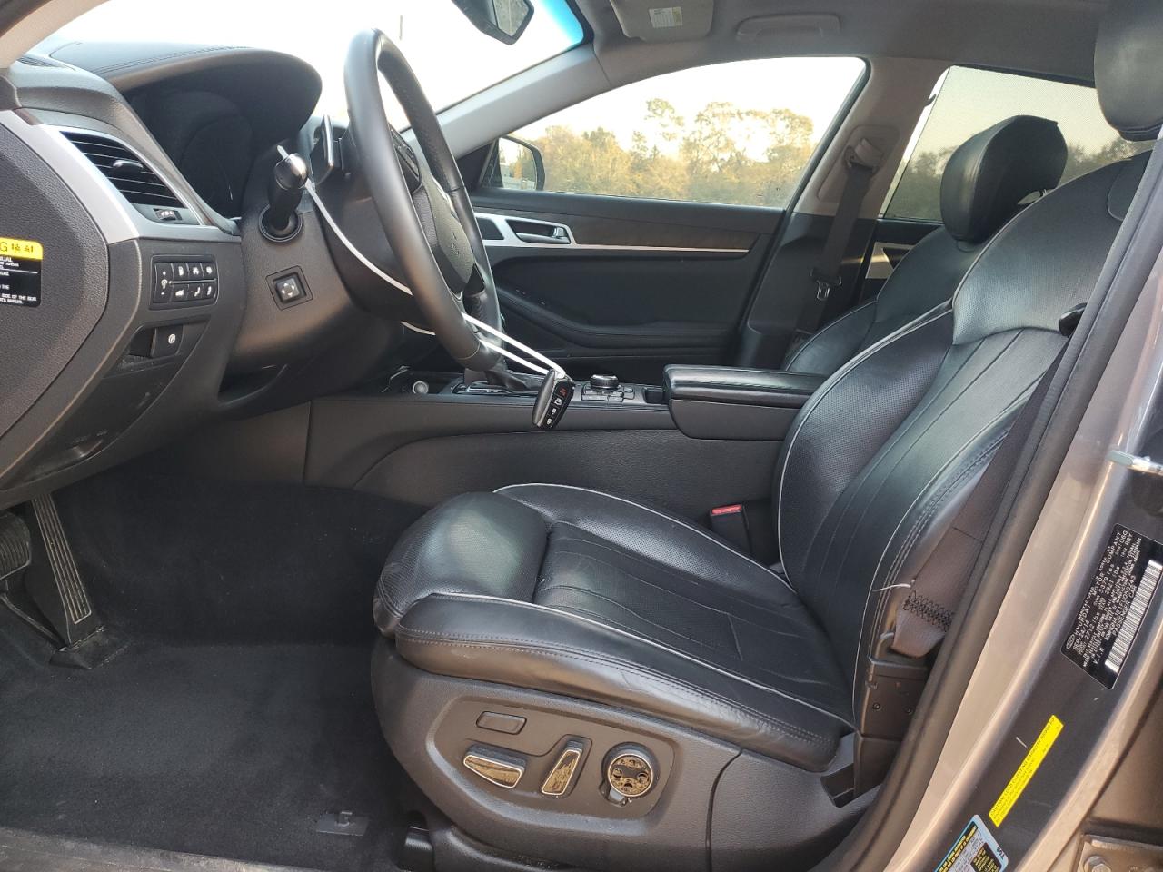 2015 Hyundai Genesis 3.8L VIN: KMHGN4JE1FU050243 Lot: 93472545