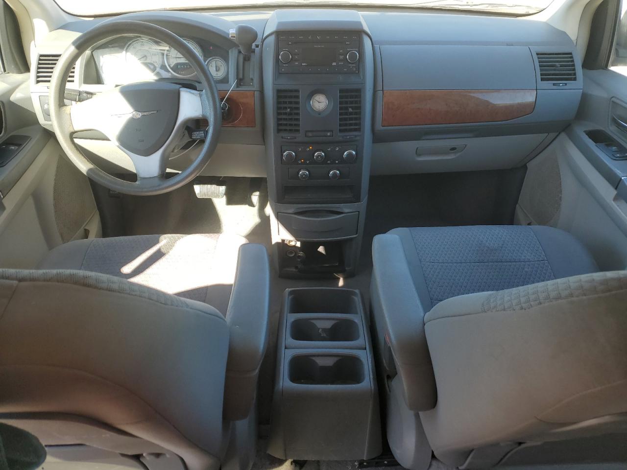 2008 Chrysler Town & Country Lx VIN: 2A8HR44H08R617778 Lot: 93521905