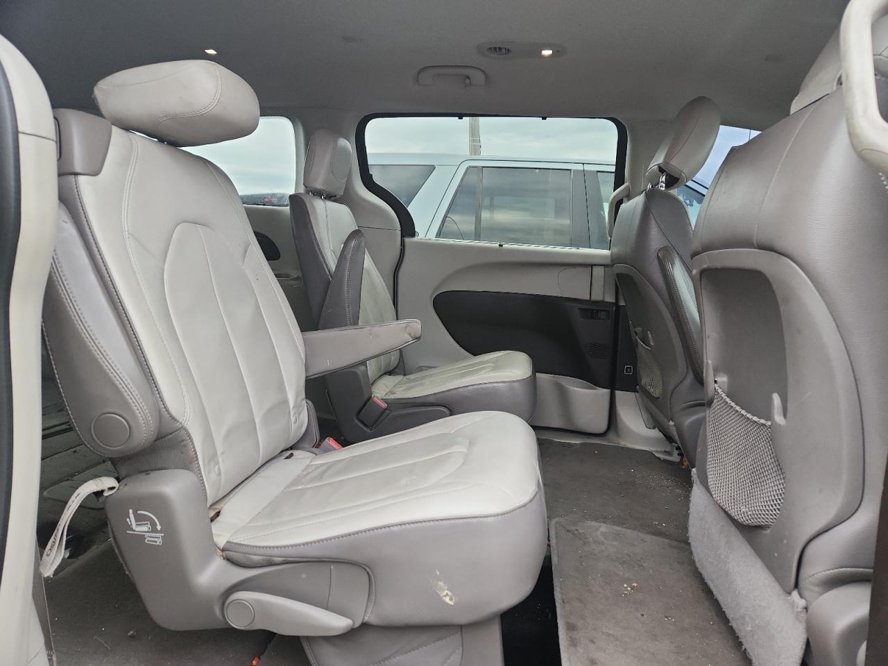 2017 Chrysler Pacifica Touring L VIN: 2C4RC1BG2HR675896 Lot: 92248845