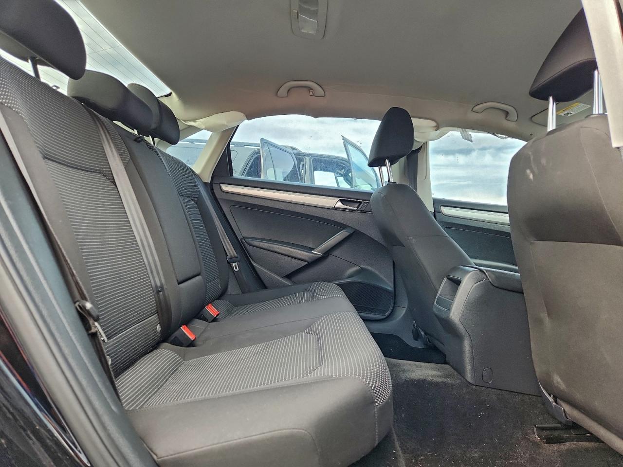 2016 Volkswagen Passat S VIN: 1VWAS7A34GC047067 Lot: 93850615