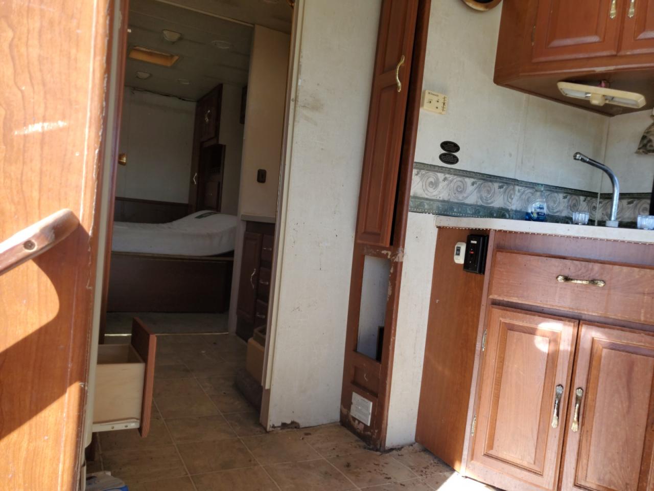 2002 Ford F550 Super Duty Stripped Chassis VIN: 1FCMF53S720A02552 Lot: 92123255