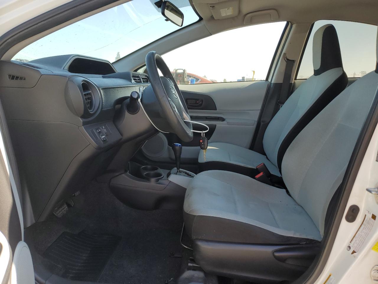 2013 Toyota Prius C VIN: JTDKDTB34D1549660 Lot: 90855675