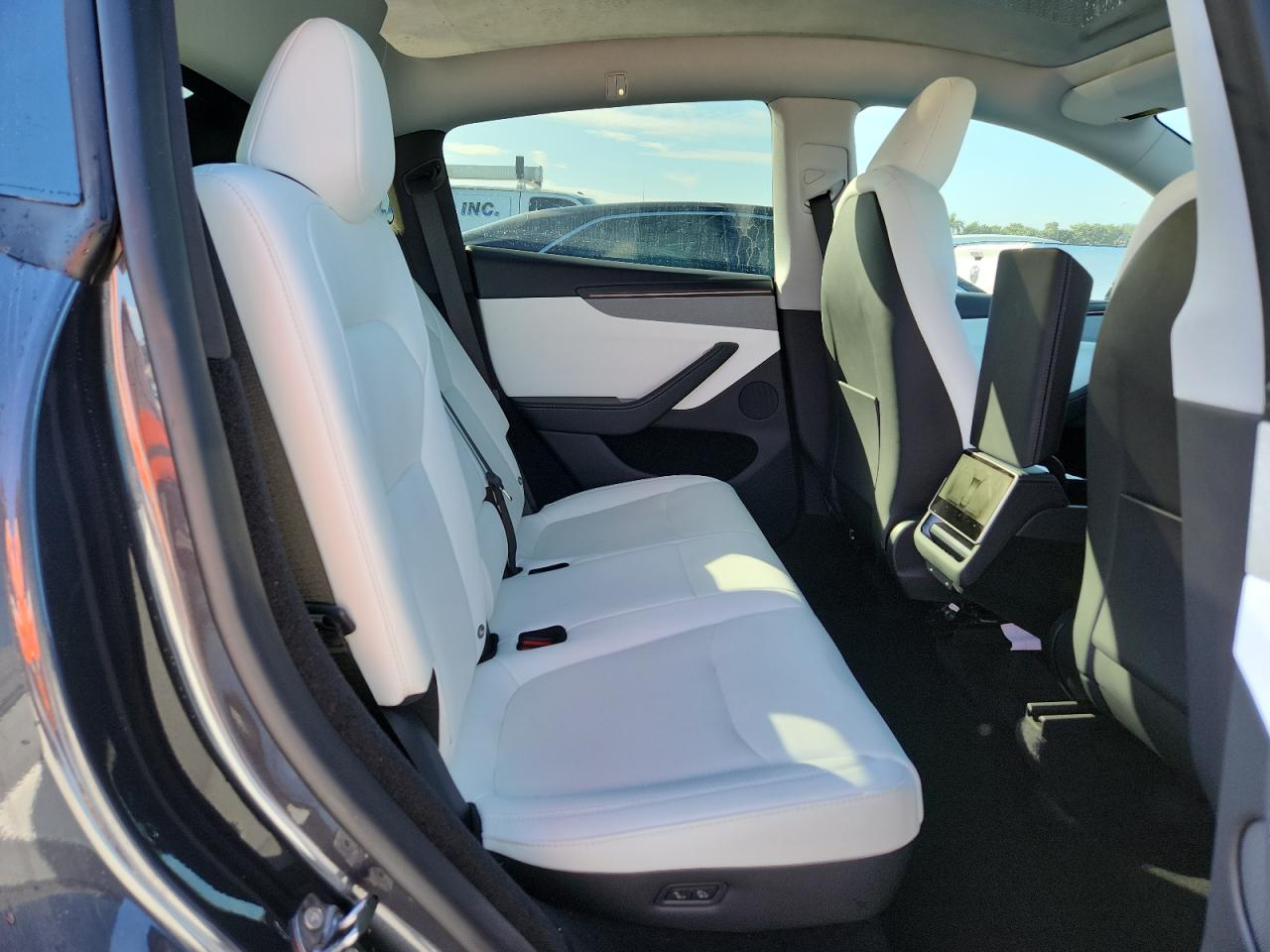 2026 Tesla Model Y VIN: 7SAYGDEE3TA389068 Lot: 90773585