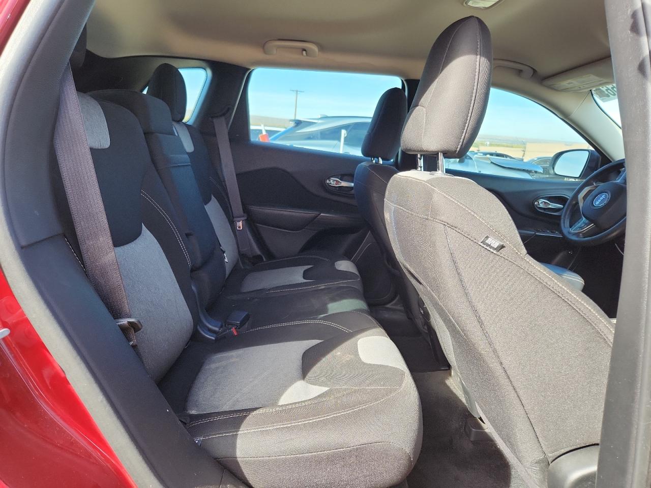 2015 Jeep Cherokee Sport VIN: 1C4PJMAB4FW777077 Lot: 90635565