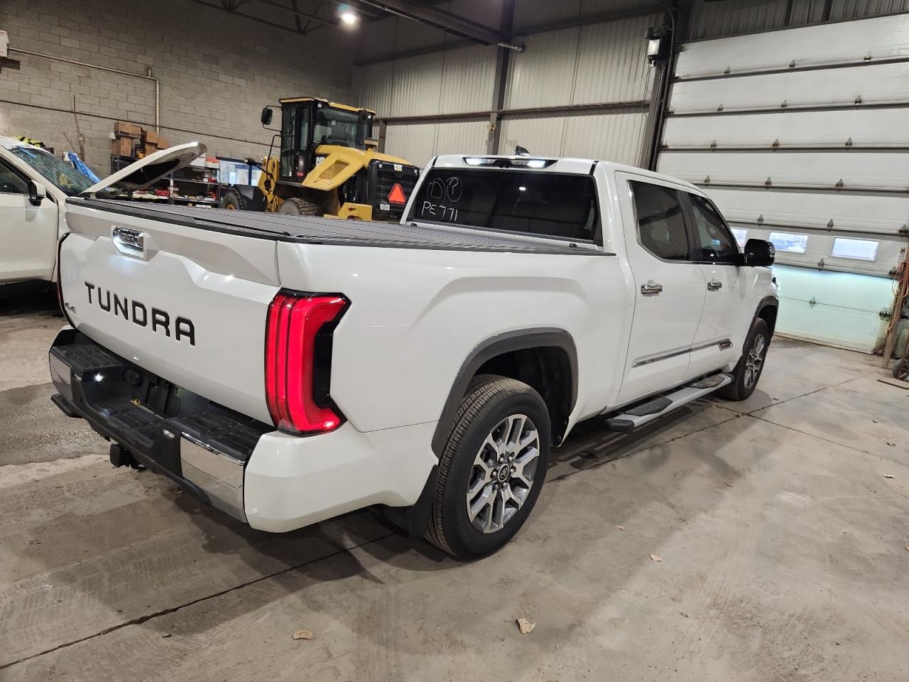 2024 Toyota Tundra Crewmax Platinum VIN: 5TFMA5EC3RX032332 Lot: 90690905