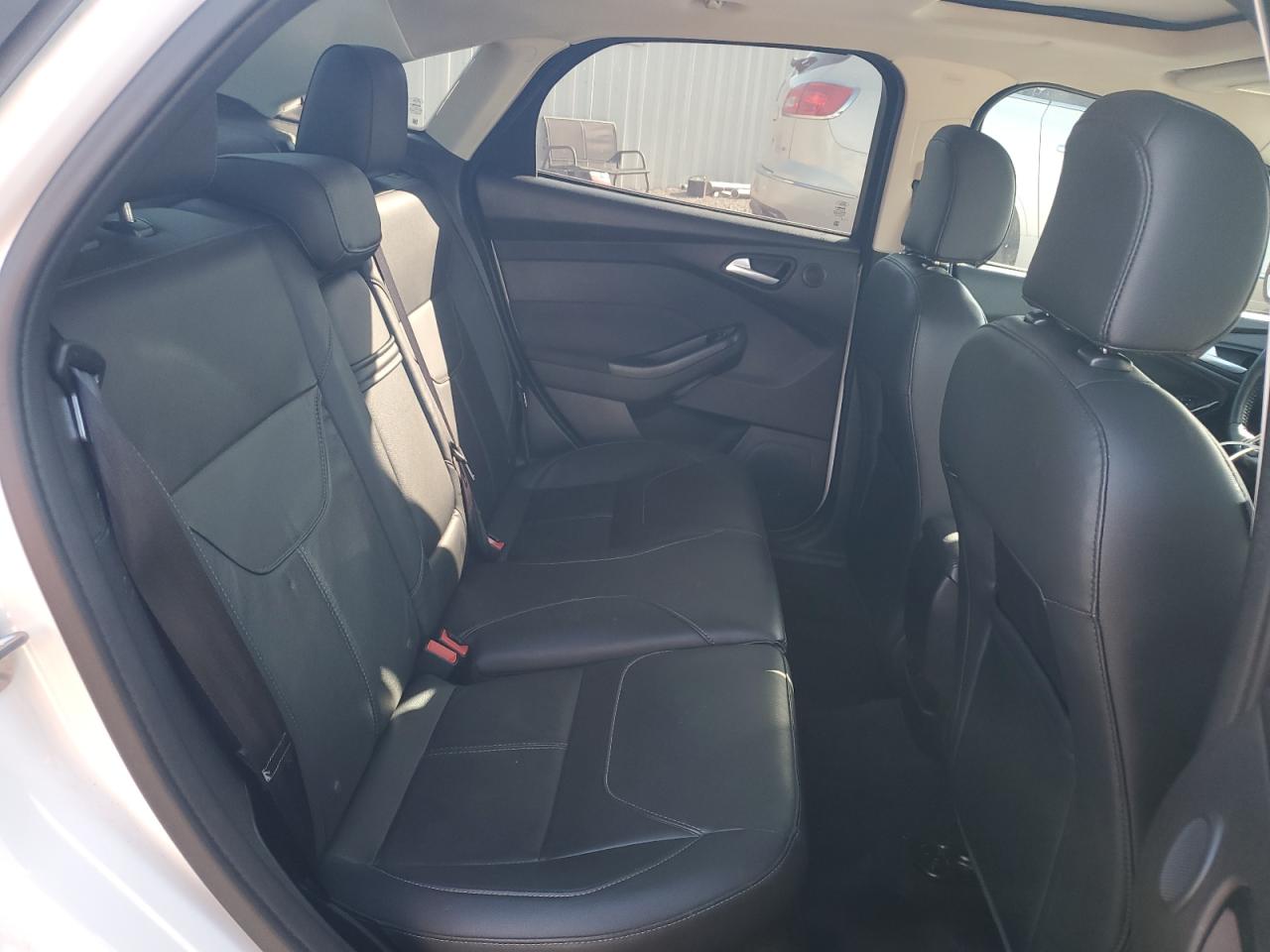 2015 Ford Focus Titanium VIN: 1FADP3J23FL383637 Lot: 91919455
