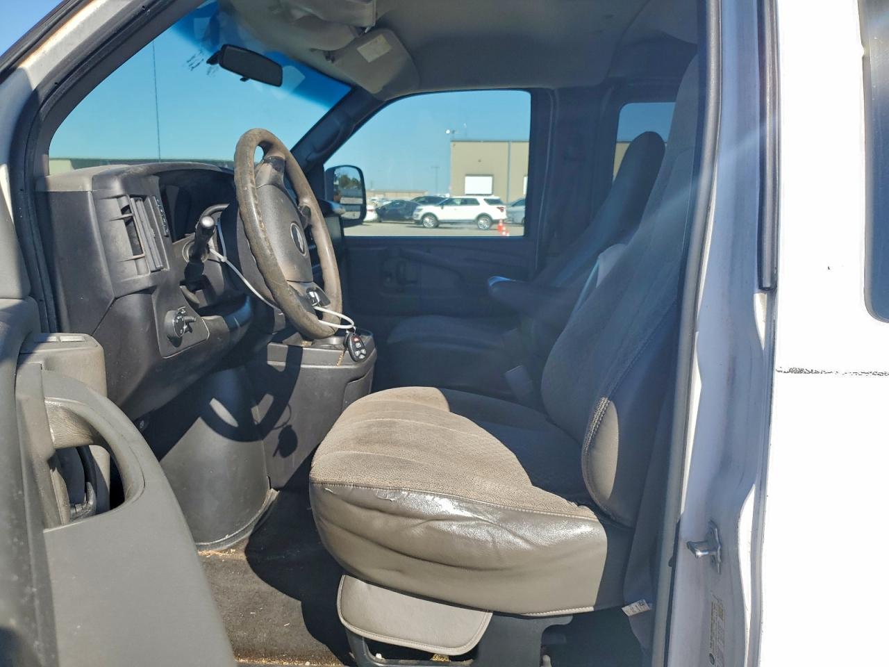2008 Chevrolet Express G3500 VIN: 1GAHG39K081179708 Lot: 90321005