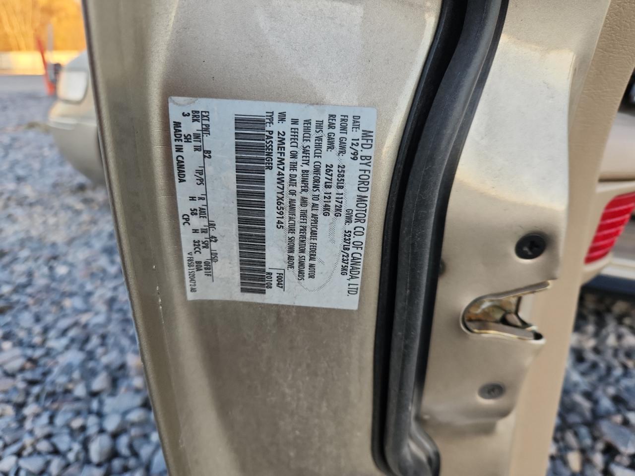 2000 Mercury Grand Marquis Gs VIN: 2MEFM74W7YX659145 Lot: 92451265