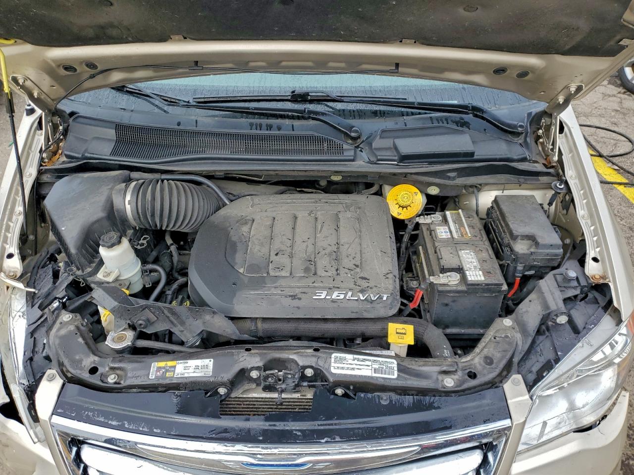 2016 Chrysler Town & Country Touring L VIN: 2C4RC1CG5GR127873 Lot: 94028405