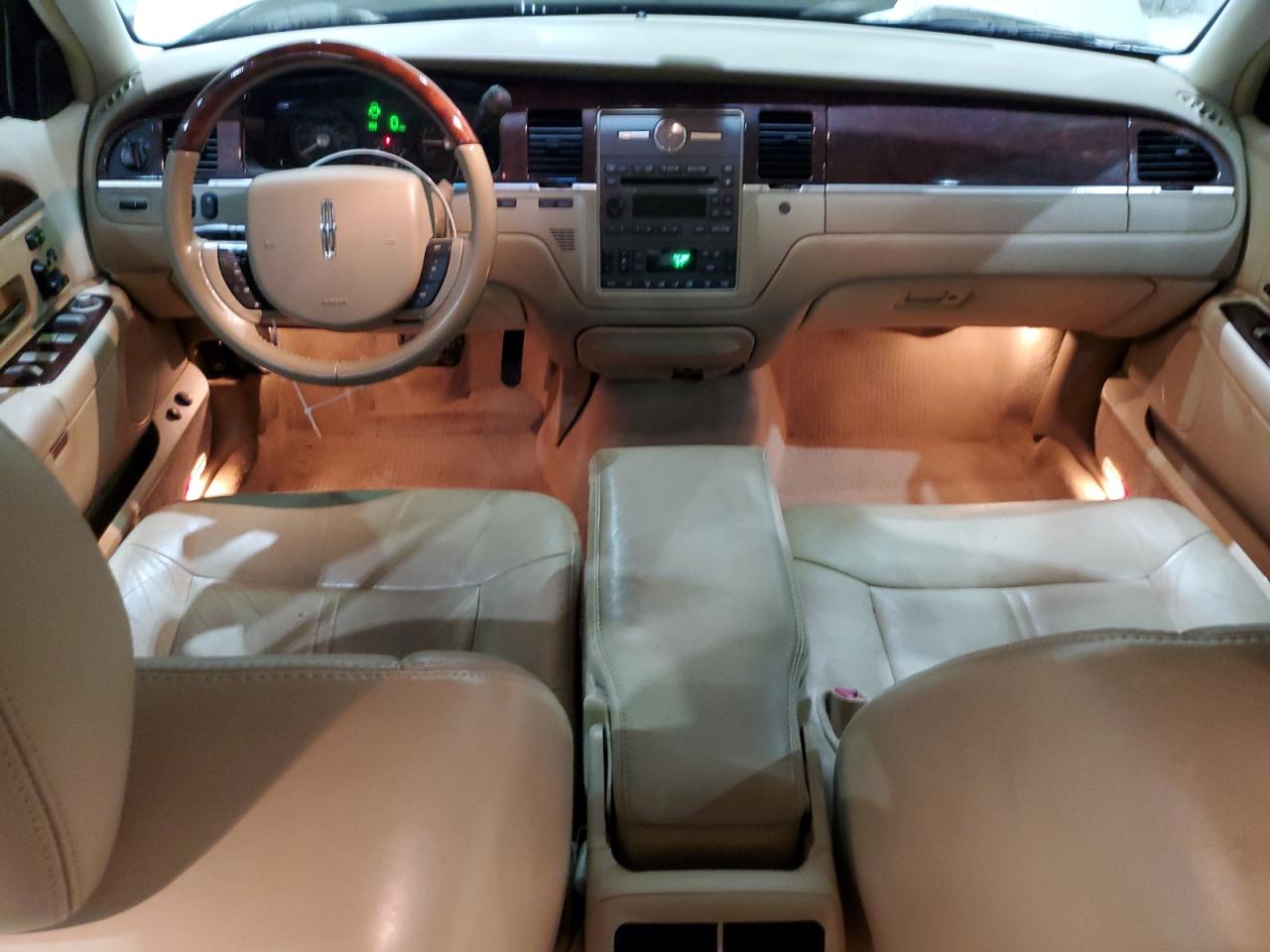 2009 Lincoln Town Car Signature Limited VIN: 2LNHM82V79X619400 Lot: 92168005