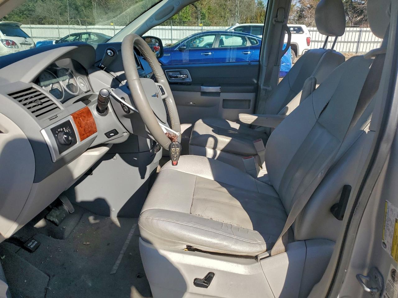 2008 Chrysler Town & Country Touring VIN: 2A8HR54P38R663151 Lot: 94382695