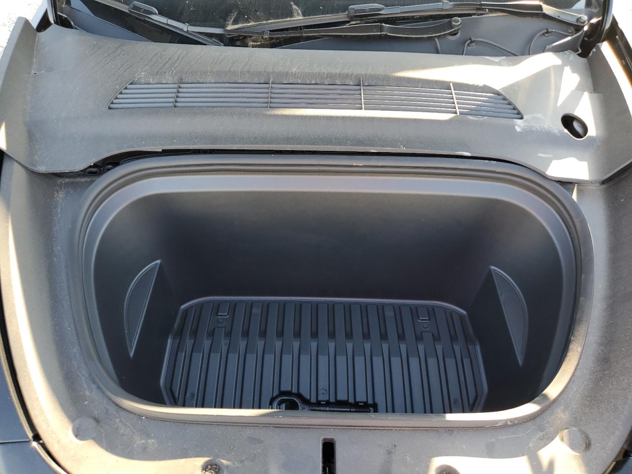 2025 Tesla Model Y VIN: 7SAYGDED8SA340678 Lot: 92060545