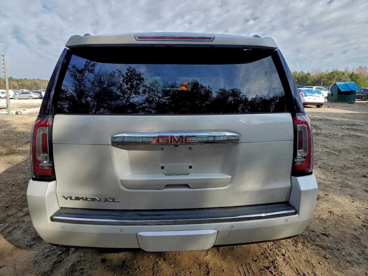 2018 GMC Yukon Xl Denali VIN: 1GKS1HKJ1JR220260 Lot: 92893585