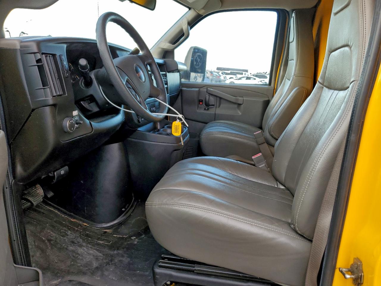 2022 GMC Savana Cut - Box Truck VIN: 7GZ37TC72NN003224 Lot: 94301995