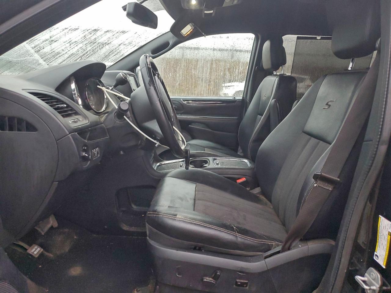 2015 Chrysler Town & Country S VIN: 2C4RC1HG5FR554218 Lot: 94098035