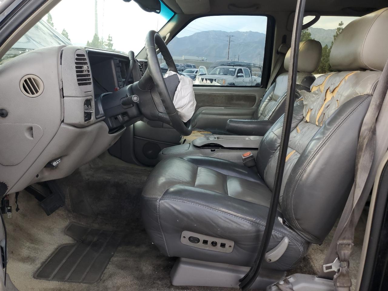 2000 Chevrolet Tahoe C1500 VIN: 1GNEC13R8YR211278 Lot: 92358905