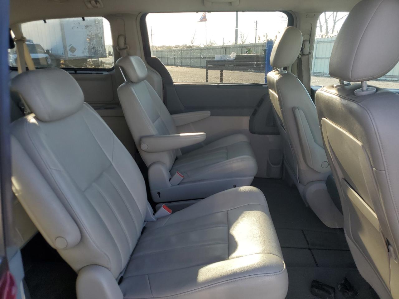 2008 Chrysler Town & Country Touring VIN: 2A8HR54P08R823065 Lot: 92984755