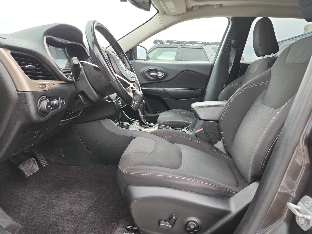 2016 Jeep Cherokee Latitude VIN: 1C4PJMCS9GW219000 Lot: 93325875