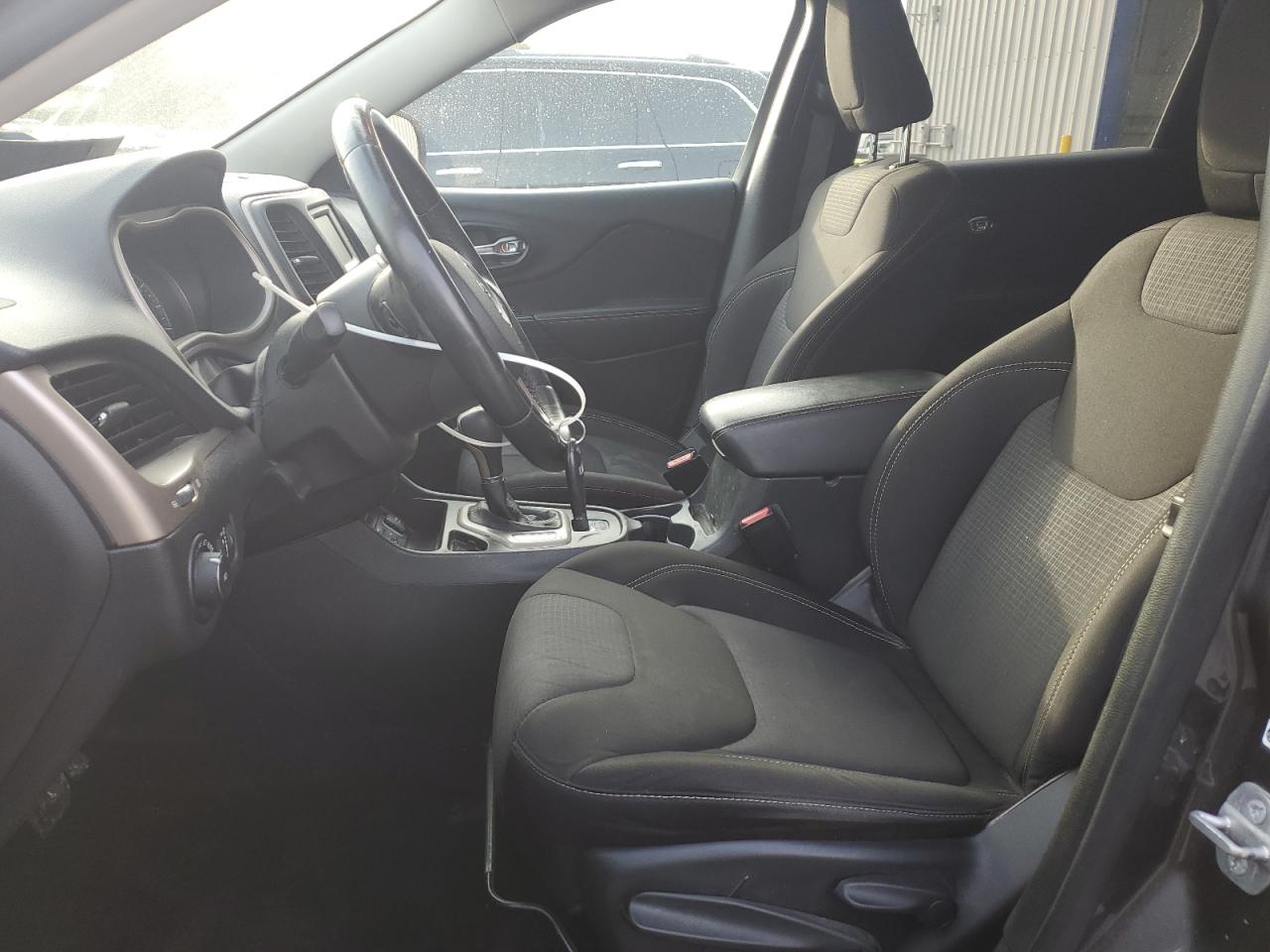 2015 Jeep Cherokee Latitude VIN: 1C4PJLCB5FW706879 Lot: 91360085