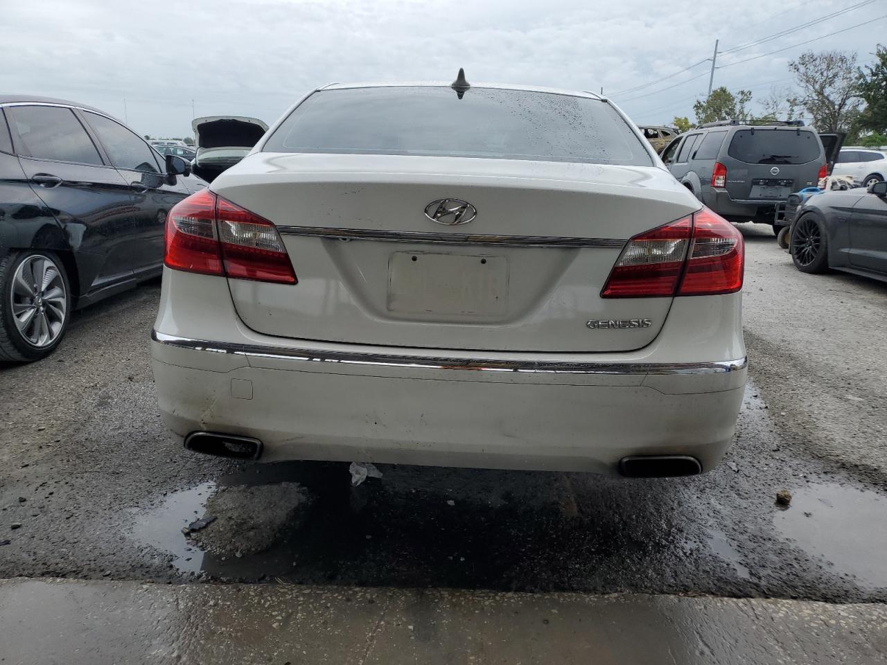 2013 Hyundai Genesis 3.8L VIN: KMHGC4DD5DU210372 Lot: 91720175
